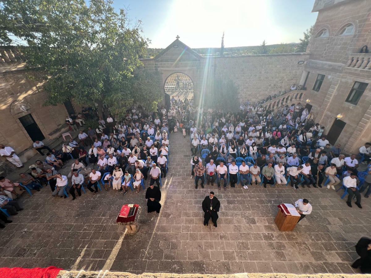 Süryaniler İntikal Bayramı’nı kutladı, üzümler kutsandı